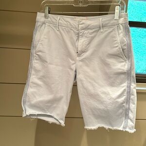 Short para dama.  No texto